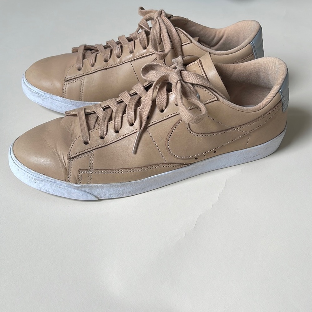 NIKE Tan Low Top Blazers Women’s 10